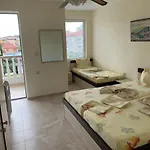 Πανσιόν Guest Nia Elis 3*