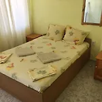 Guest Nia Elis Kiten (Burgas)