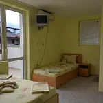 Πανσιόν Guest Nia Elis 3*